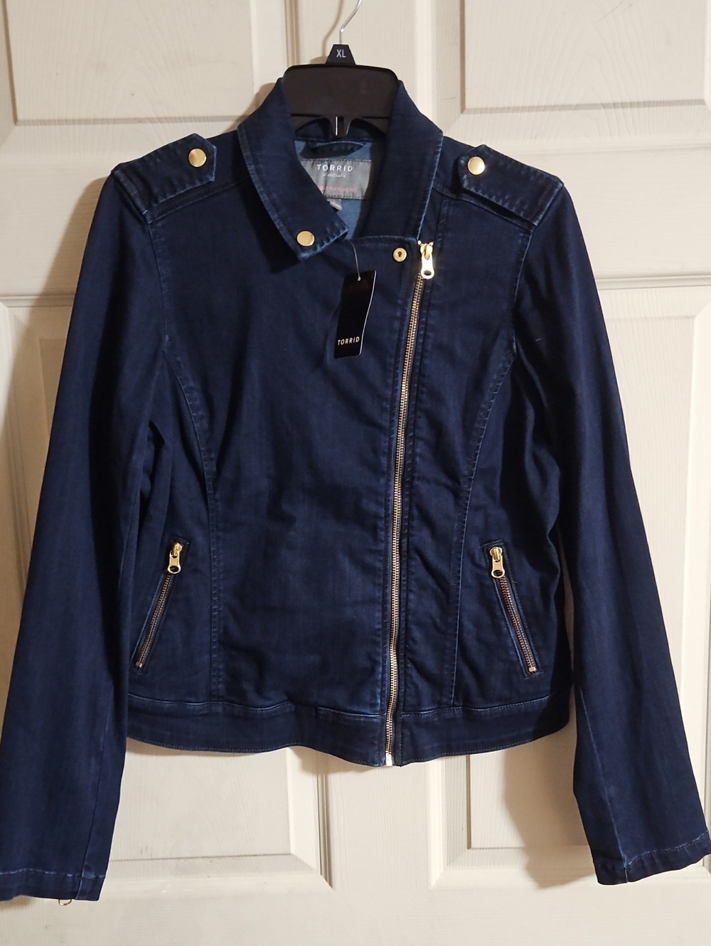 TORRID DENIM MOTO JACKET: NEW WITH TAGS: SIZE 1 (14/16)